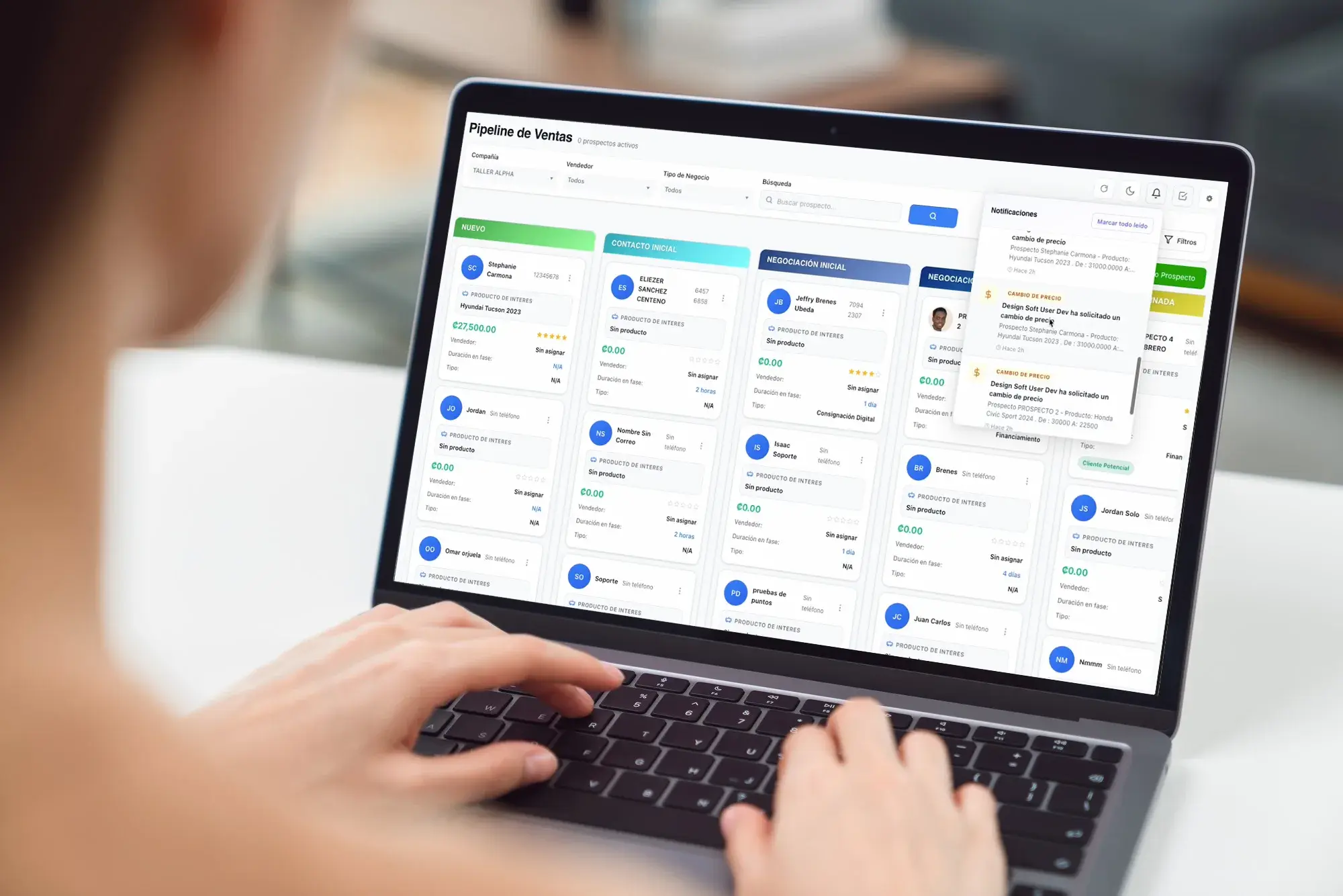 Software CRM automotriz para seguimiento de clientes, cotizaciones y oportunidades en talleres